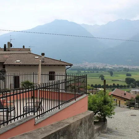 Vista Legnone Apartament